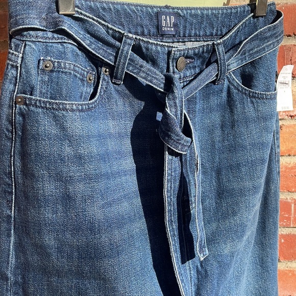 NWT GAP Belted Midi Denim Skirt with front slit Size 4 - Picture 2 of 6